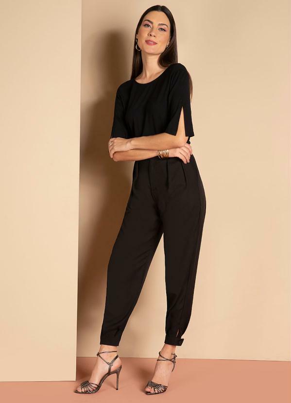 Quintess - Blusa Preta com Corrente no Decote Costas 5