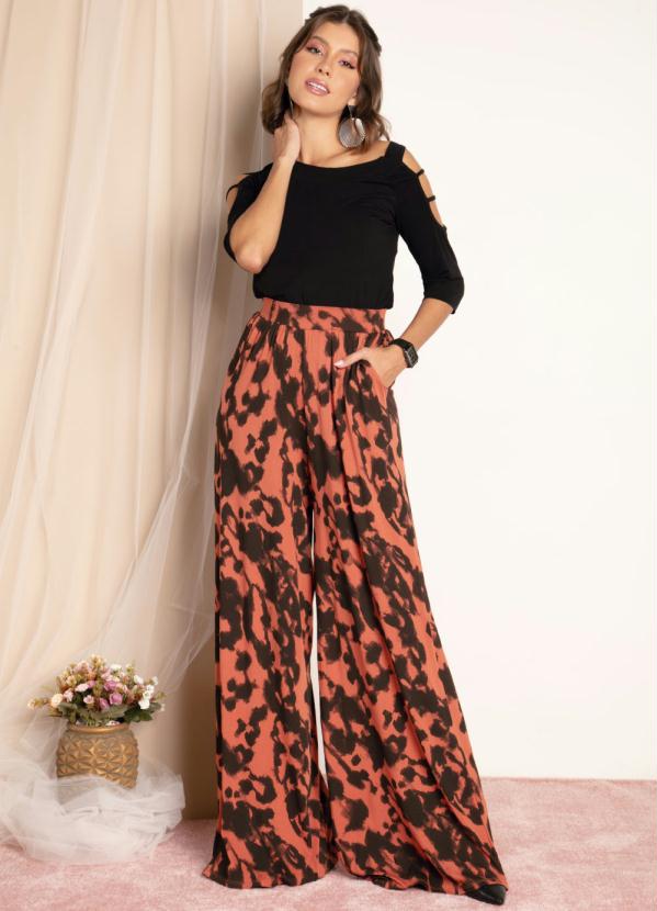 Quintess - Blusa Preta com Detalhe Vazado nas Mangas 3