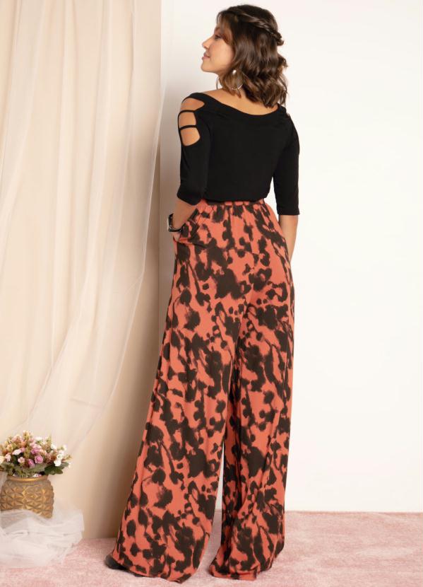 Quintess - Blusa Preta com Detalhe Vazado nas Mangas 4