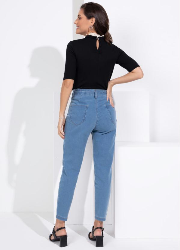 Quintess - Blusa Preta com Frufru no Decote 4