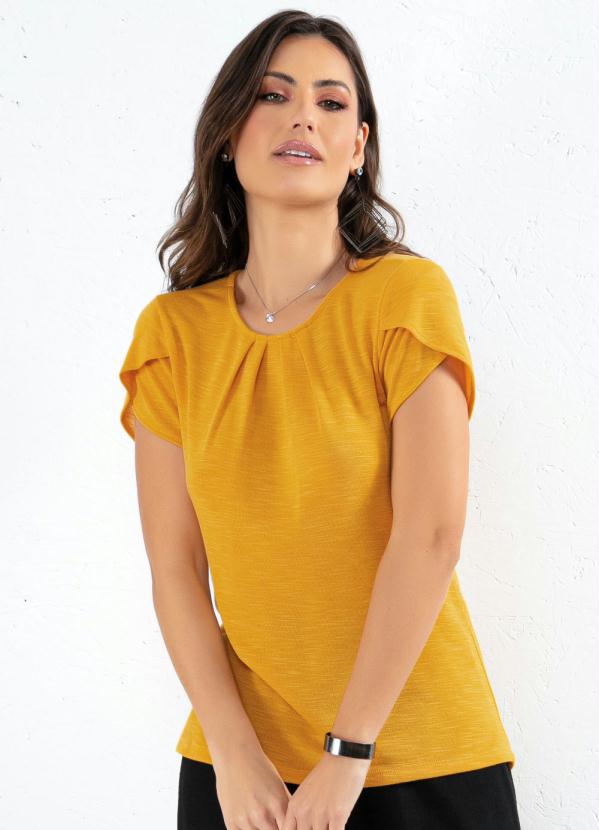 Blusa Alongada Mostarda Com Pregas No Decote Quintess