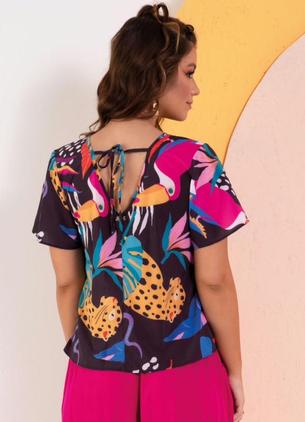 Quintess - Blusa Animais Fundo Preto com Mangas Evasê 2