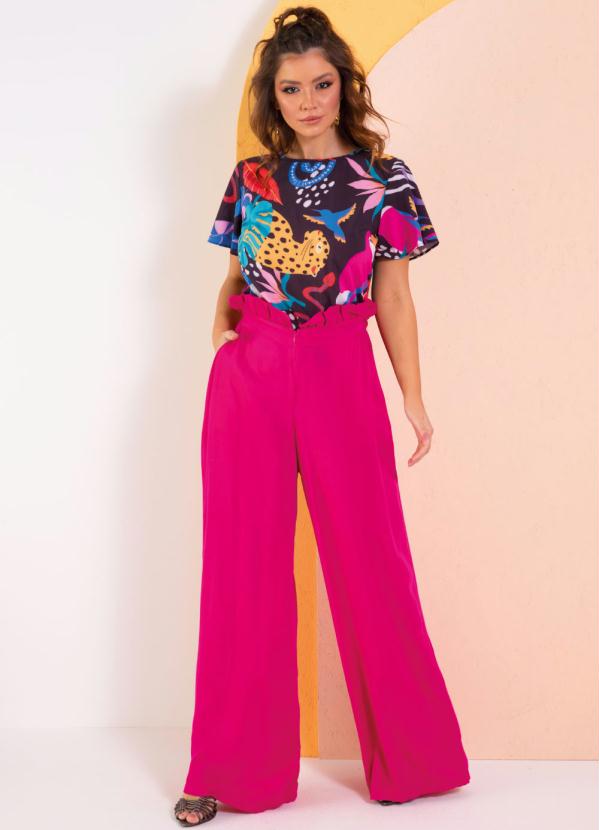 Quintess - Blusa Animais Fundo Preto com Mangas Evasê 3