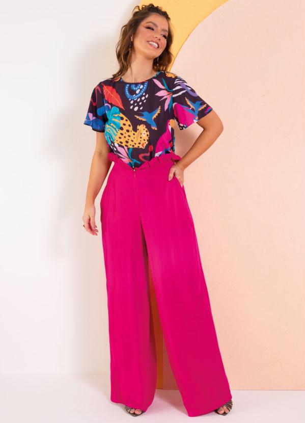 Quintess - Blusa Animais Fundo Preto com Mangas Evasê 5