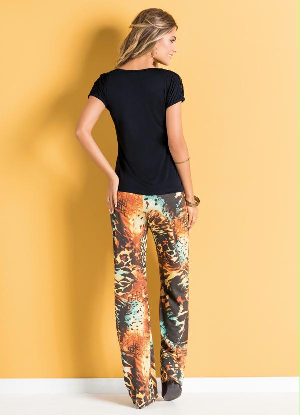 Outlet - Blusa com Recorte em Renda no Decote Preta 8