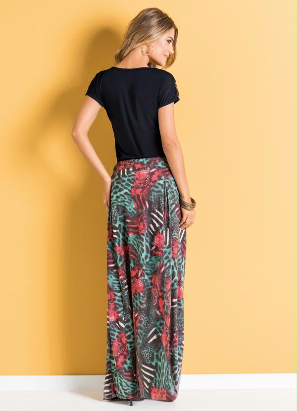 Outlet - Blusa com Recorte em Renda no Decote Preta 9