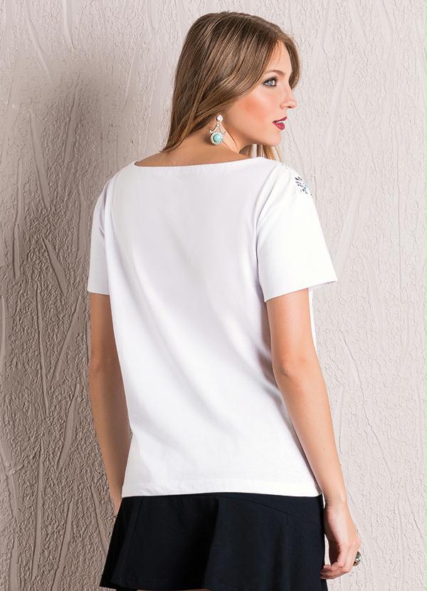 Outlet - Blusa Decote Canoa e Estampa Frontal Branca 2