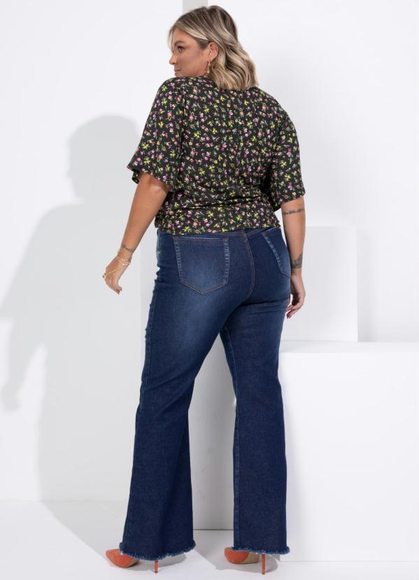 Quintess - Blusa Floral Decote V com Mangas Evasê 9