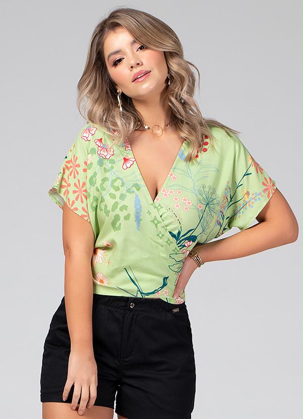 Blusa Floral Modelo Transpassado com Amarração Quintess