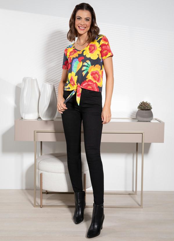 Quintess - Blusa Floral Preto em Malha Crepe 3