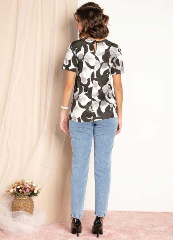 Quintess - Blusa Manchas Cinzas com Decote Vazado 4