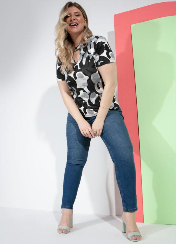 Quintess - Blusa Manchas Cinzas com Decote Vazado 8