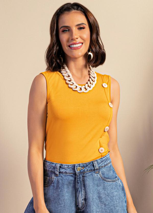 Quintess - Blusa Mostarda com Botões Decorativos