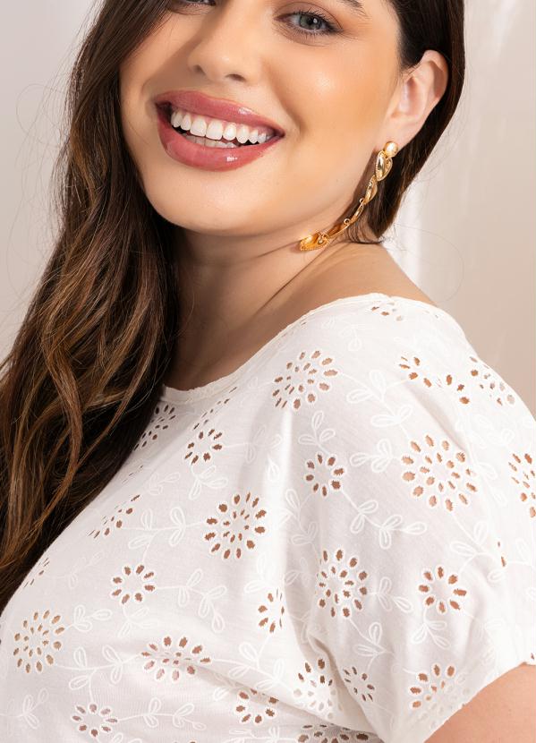 Quintess - Blusa Off White com Mangas Curtas