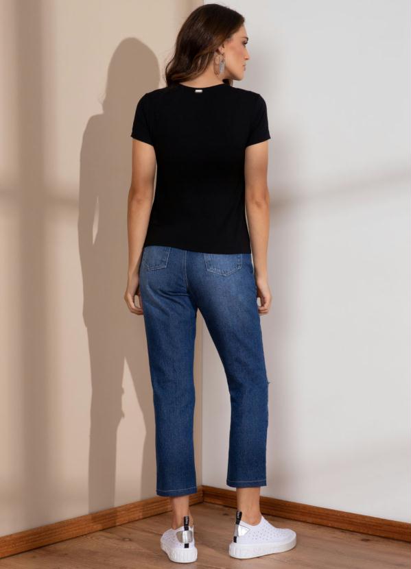 Quintess - Blusa Preta com Bordado Frontal 4