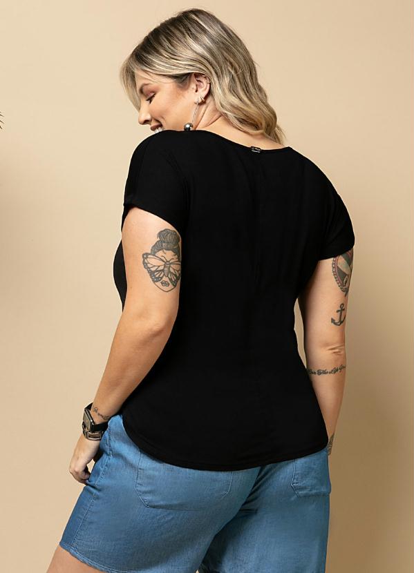 Quintess - Blusa Preta com Decote V Rendado 6