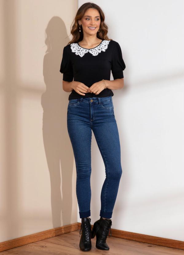 Quintess - Blusa Preta com Gola em Renda 3