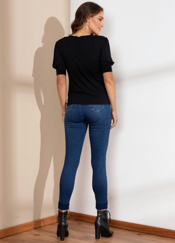 Quintess - Blusa Preta com Gola em Renda 4