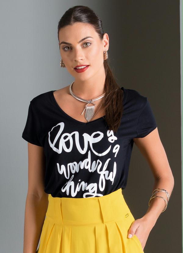Quintess - T-Shirt Preta com Estampa de Frase