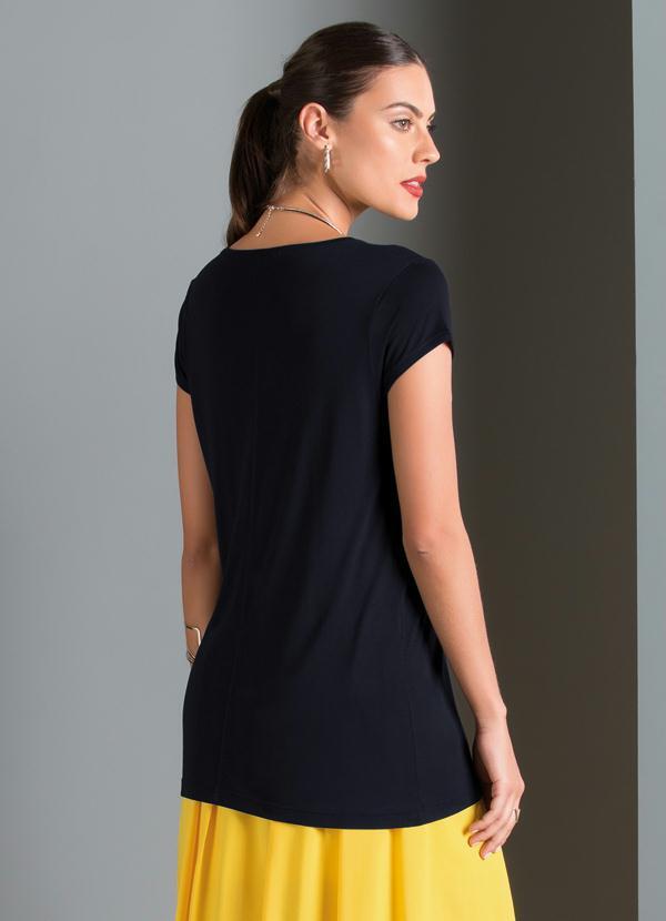 Quintess - T-Shirt Preta com Estampa de Frase 2