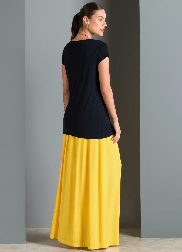 Quintess - T-Shirt Preta com Estampa de Frase 4