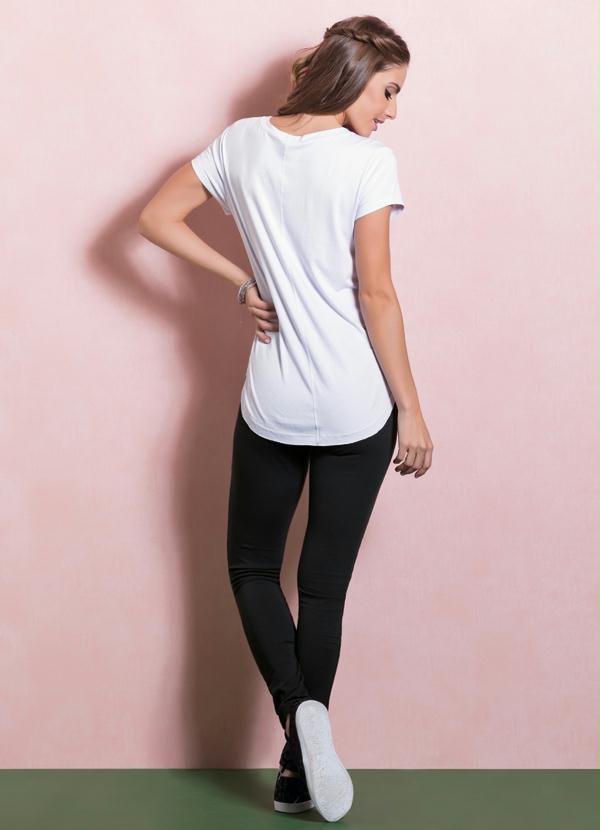 Quintess - T-Shirt Quintess Branca Barra Arredondada 4