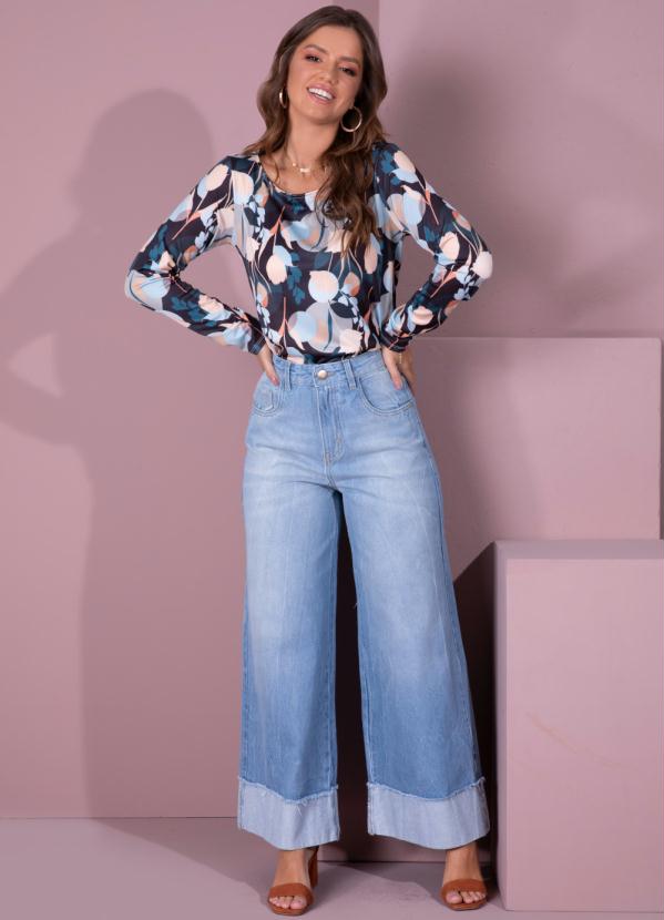 Quintess - Blusa com Decote Canoa Abstrato Color 3