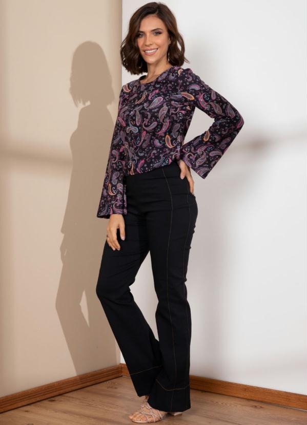 Quintess - Blusa Paisley Preto Mangas Longas em Sino 3