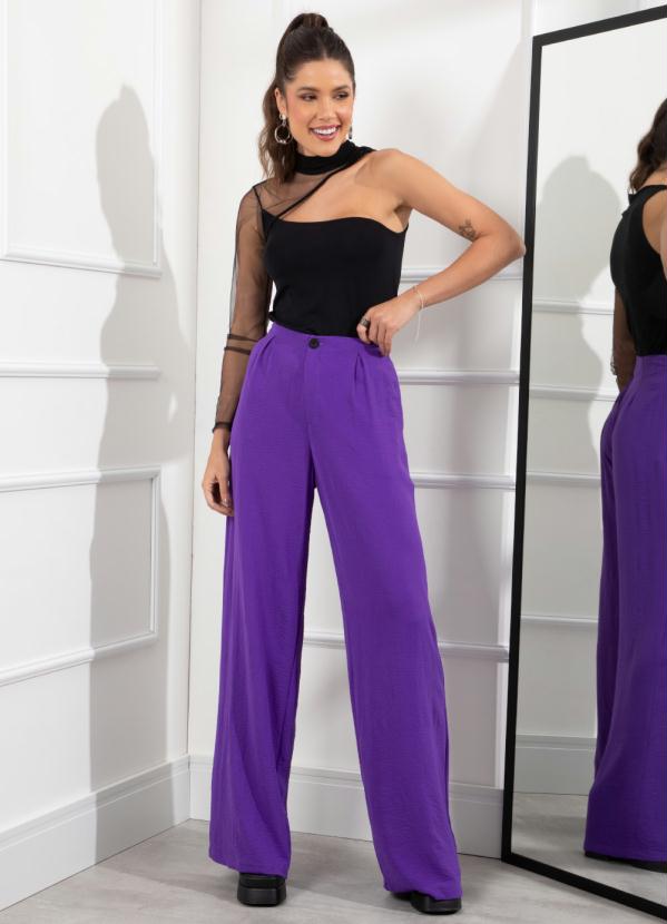 Quintess - Blusa Preta com Manga Única em Tranparência 2