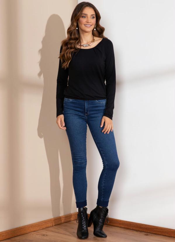 Quintess - Blusa Preta com Mangas Longas e Pregas no Decote 3