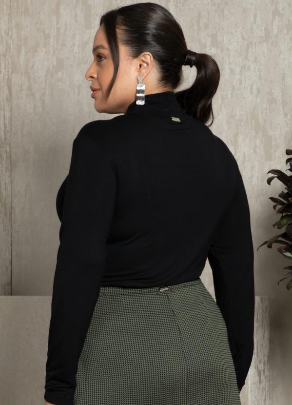 Quintess - Blusa Preta Justinha com Gola Alta 14