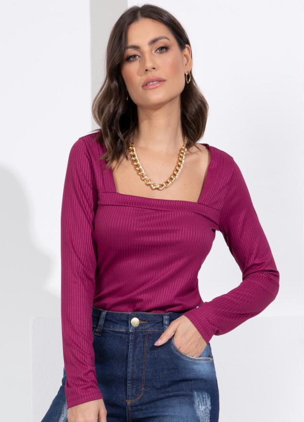 Quintess - Blusa Vinho Canelada com Decote Quadrado