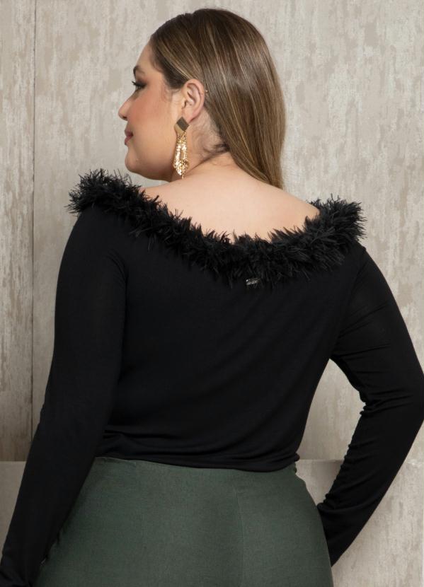Quintess - Blusa Preta com Pluma no Decote 7