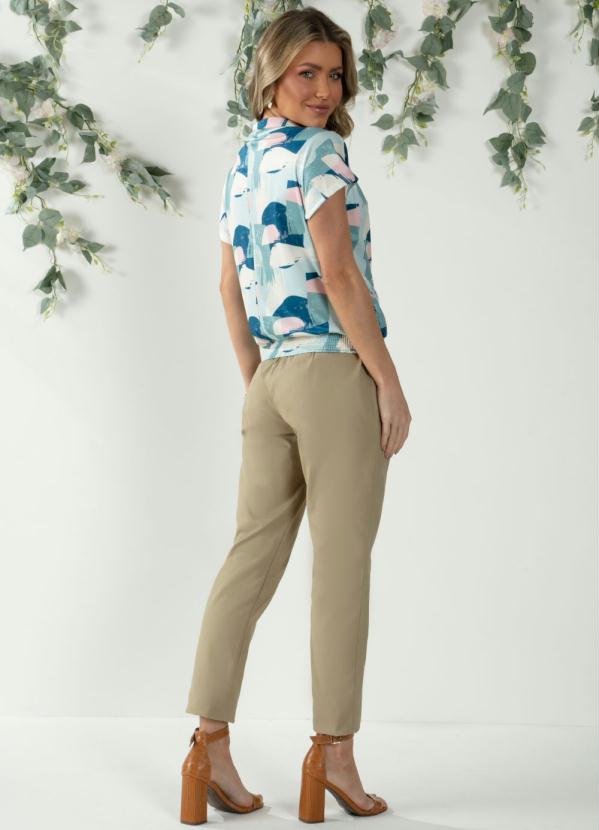 Quintess - Blusa Abstrato Azul com Decote Transpassado 4