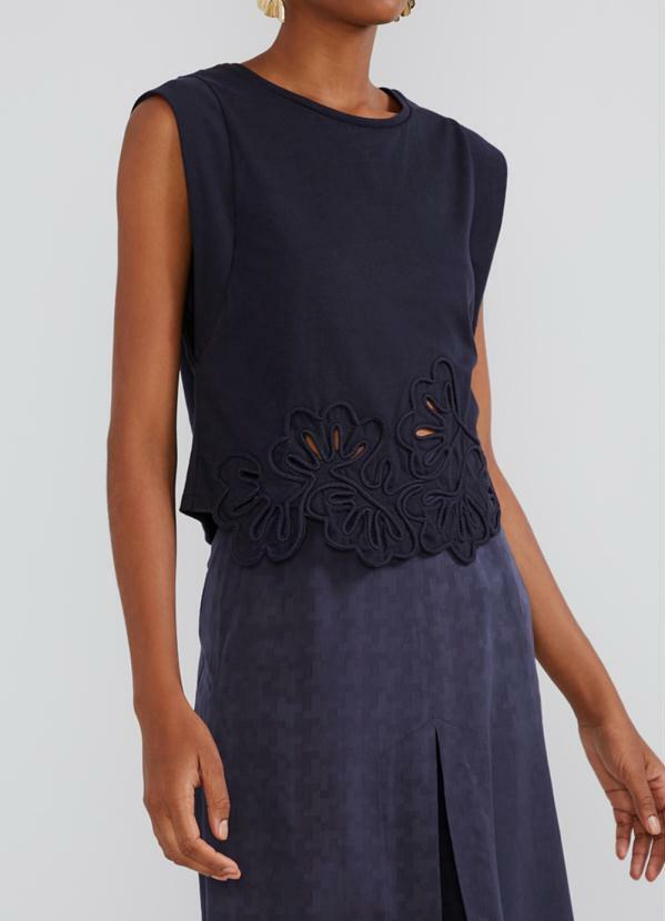 blusa cropped bordado