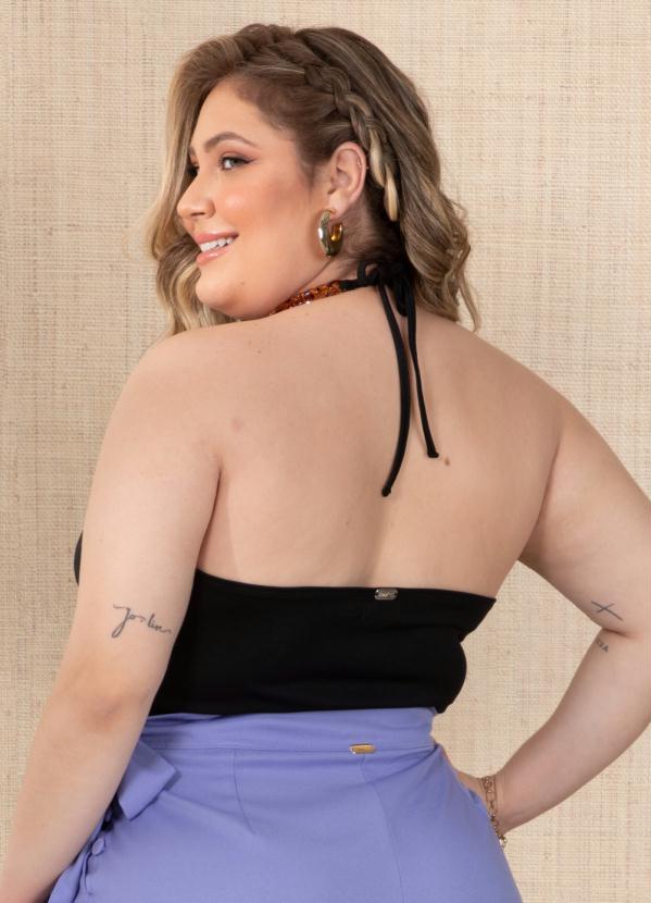 Quintess - Blusa Preta com Corrente no Decote 10