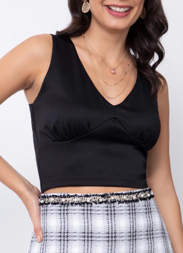 Quintess - Cropped Preta com Recorte Franzido