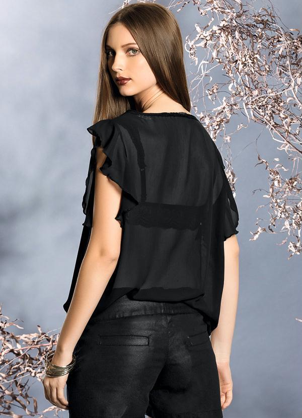 Quintess - Blusa de Renda com Leve Transparência Preta 2