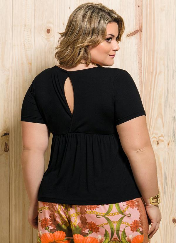 Quintess - Blusa com Vazado nas Costas Preta Plus Size 2
