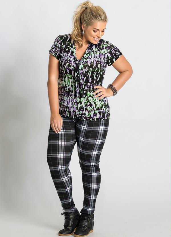 Marguerite - Blusa Decote V Estampa Abstrata Plus Size 3