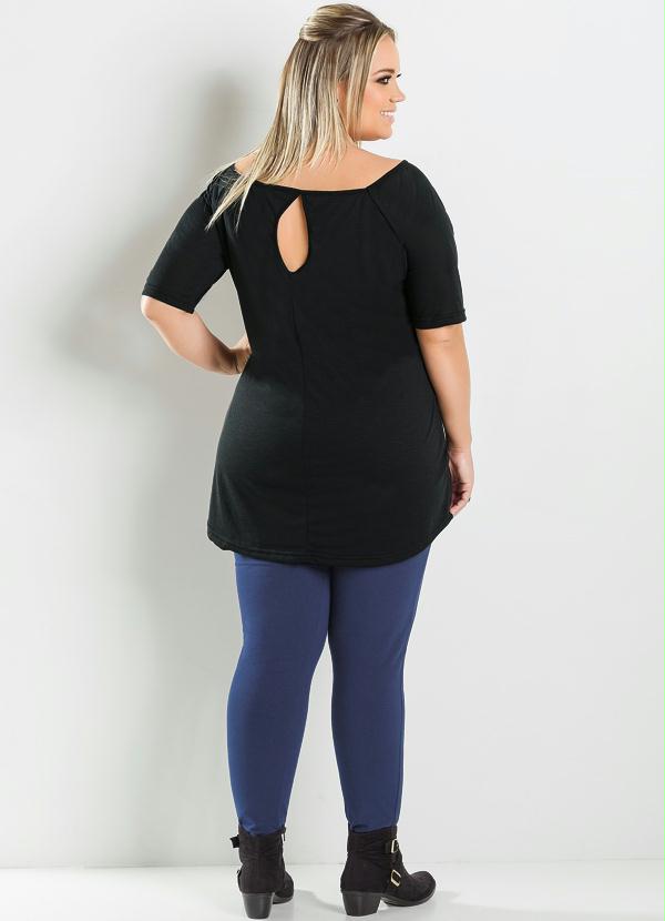 Marguerite - Blusa Mullet Detalhe nas Costas Preta Plus Size 4