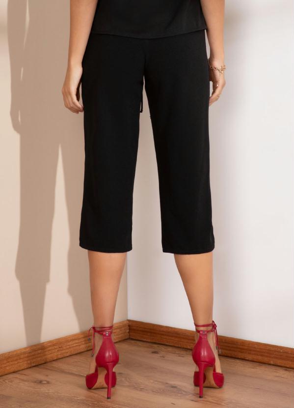 Quintess - Calça Pantacourt Preta com Faixa Lateral 2