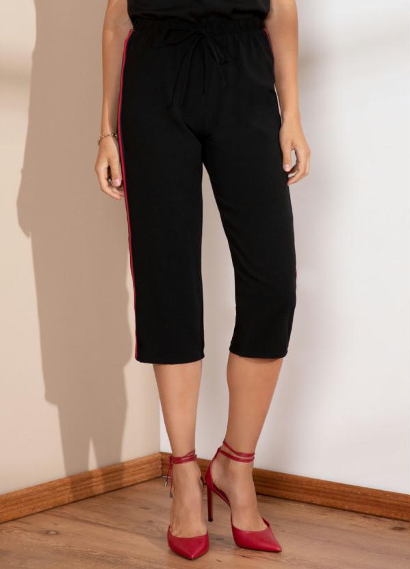 Quintess - Calça Pantacourt Preta com Faixa Lateral 3