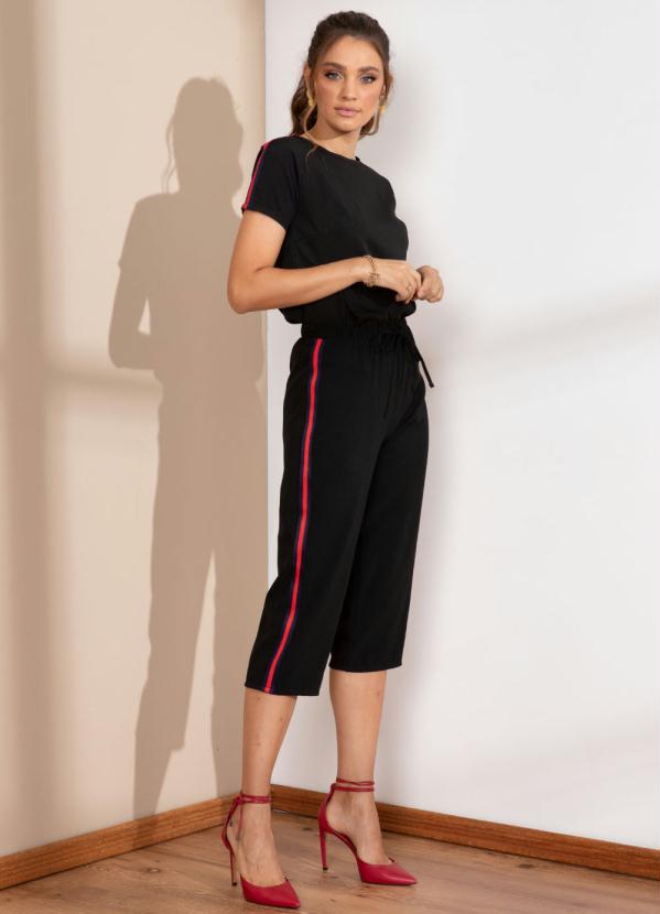 Quintess - Calça Pantacourt Preta com Faixa Lateral 4