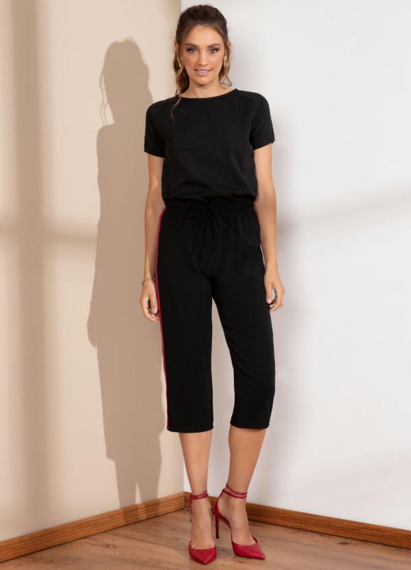 Quintess - Calça Pantacourt Preta com Faixa Lateral 5