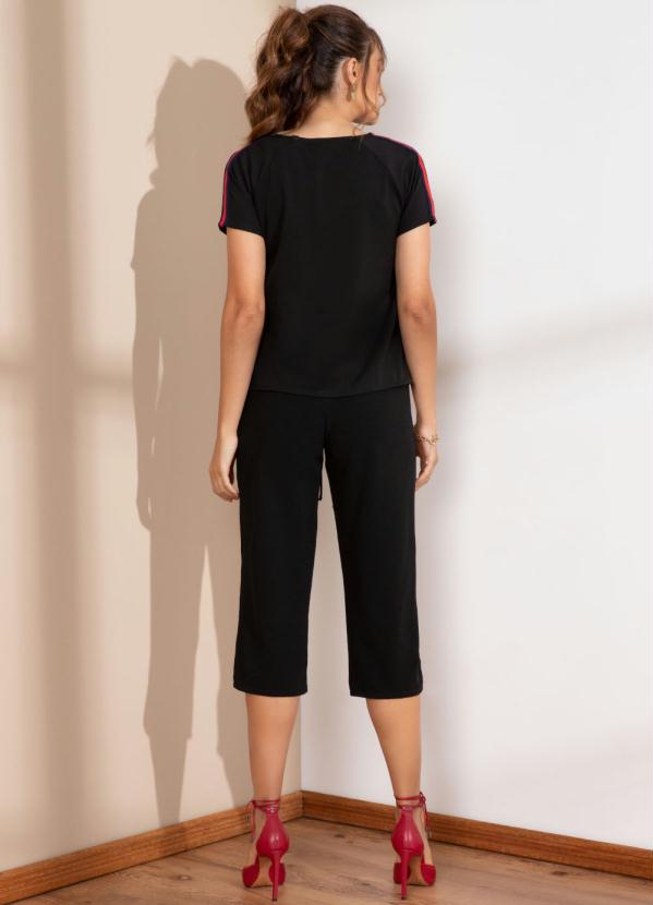 Quintess - Calça Pantacourt Preta com Faixa Lateral 6
