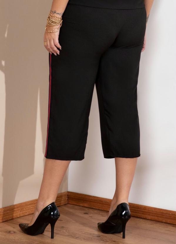 Quintess - Calça Pantacourt Preta com Faixa Lateral 8