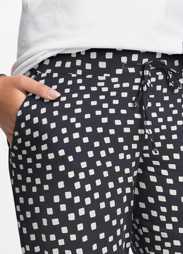 Queima Estoque - Calça Comfort em Malha Estampada Cinza Chumbo 7
