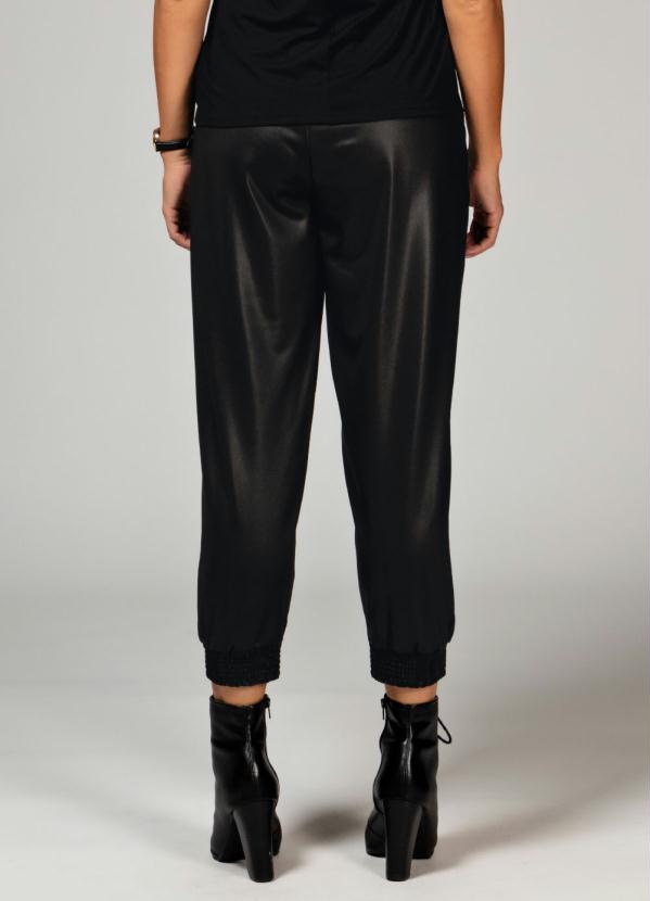 Quintess - Calça Jogger Preta com Bolsos Funcionais 2