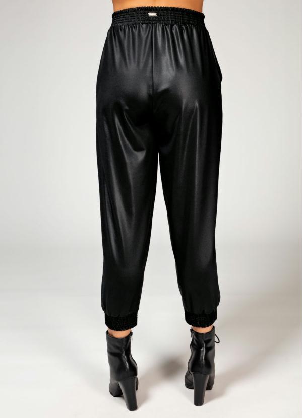 Quintess - Calça Jogger Preta com Bolsos Funcionais 4